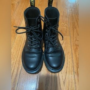 Dr Martens black boots women’s 6
